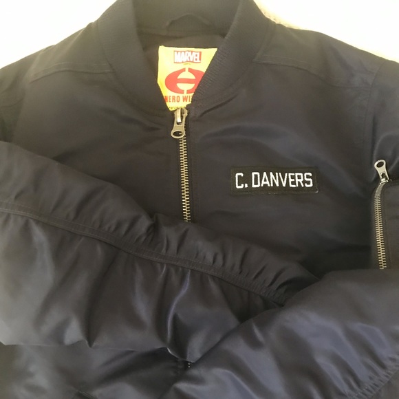 Captain Marvel flight jacket - Picture 4 of 6